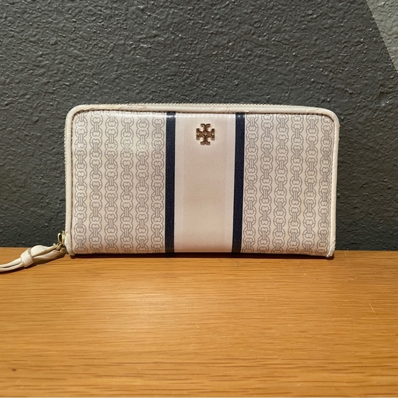 Tory Burch Wallet - Picture 5 of 7